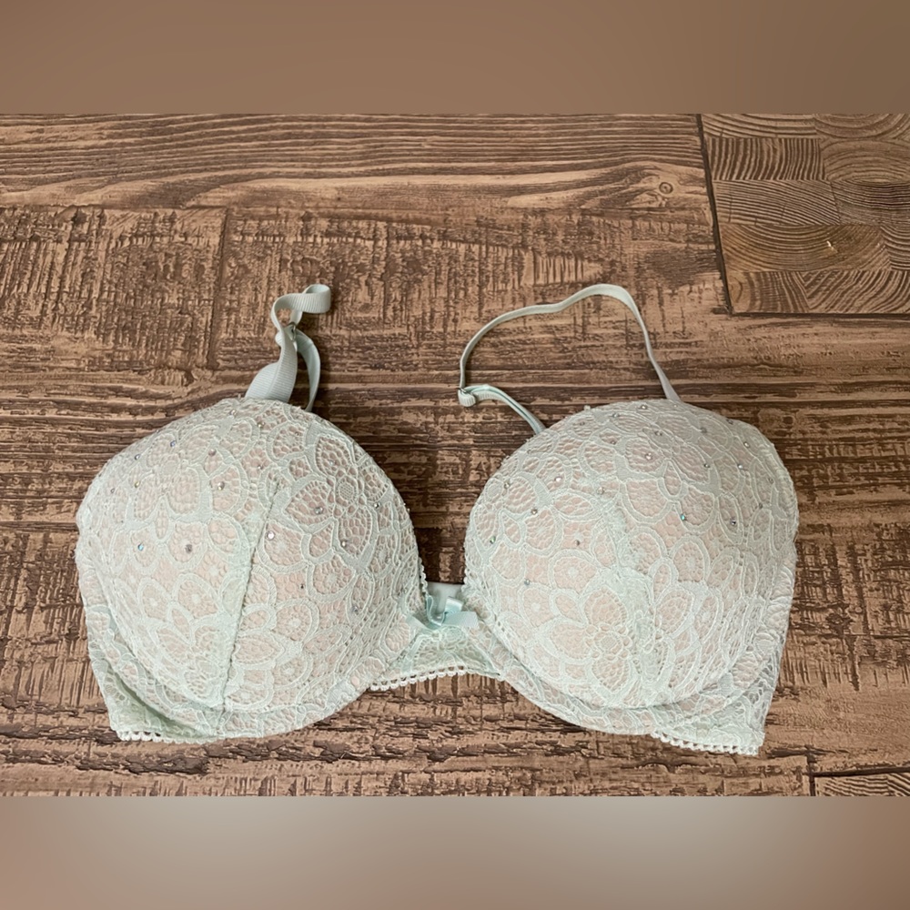 Victoria’s Secret bra size 32C